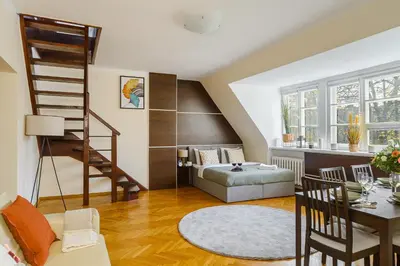 Część wypoczynkowa w obiekcie Lumina duplex apartment in Old Town Warsaw