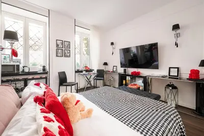 Telewizja i/lub zestaw kina domowego w obiekcie Premium Apart Varsovia Alice 2 by BookingHost