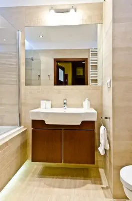Łazienka w obiekcie 2 Bedrooms, 7 Minutes from Airport