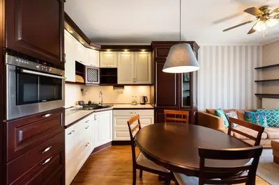 Kuchnia lub aneks kuchenny w obiekcie Metro Wilanowska Homely Apartment by BookingHost