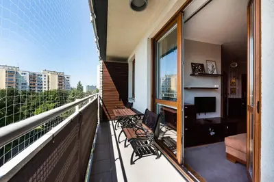 Balkon lub taras w obiekcie Metro Wilanowska Homely Apartment by BookingHost