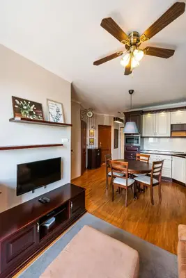 Kuchnia lub aneks kuchenny w obiekcie Metro Wilanowska Homely Apartment by BookingHost