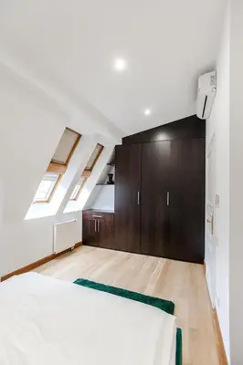 Łóżko lub łóżka w pokoju w obiekcie 1898 Suite