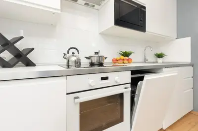 Kuchnia lub aneks kuchenny w obiekcie Warszawa Wawrzyszewska Apartment by Noclegi Renters
