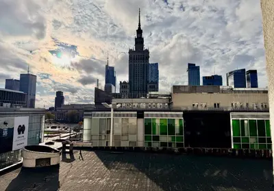 Widok na miasto Warszawa z tego apartamentu