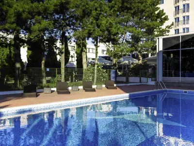 Basen w obiekcie Novotel Warszawa Airport lub w pobliżu