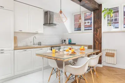 Kuchnia lub aneks kuchenny w obiekcie Warsaw Stylish Old Town Apartment