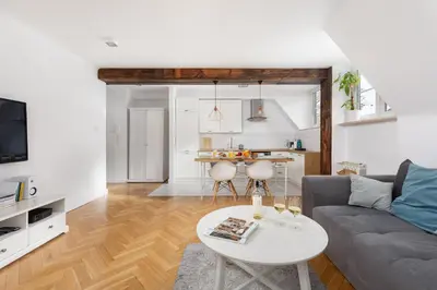Telewizja i/lub zestaw kina domowego w obiekcie Warsaw Stylish Old Town Apartment