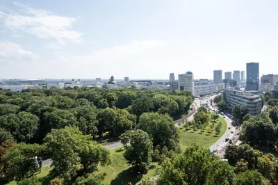 Widok na miasto Warszawa z tego apartamentu