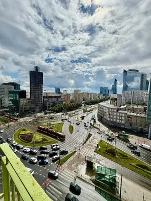Widok na miasto Warszawa z tego apartamentu