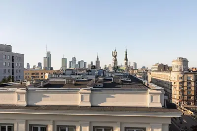 Widok na miasto Warszawa z tego apartamentu