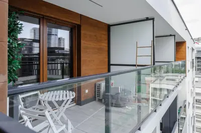 Balkon lub taras w obiekcie Lumina apartment with parking near Muzeum Powstania
