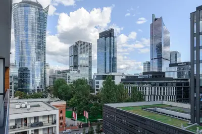 Widok na miasto Warszawa z tego apartamentu