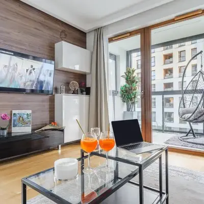 Lumina apartment with parking near Muzeum Powstania