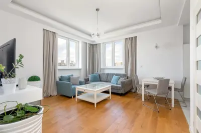 Telewizja i/lub zestaw kina domowego w obiekcie Panoramic City View Apartment near Old Town