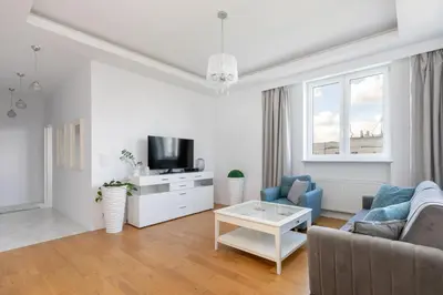 Telewizja i/lub zestaw kina domowego w obiekcie Panoramic City View Apartment near Old Town