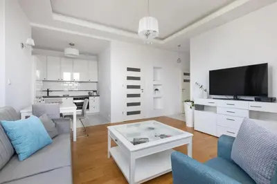 Telewizja i/lub zestaw kina domowego w obiekcie Panoramic City View Apartment near Old Town