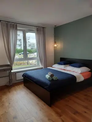 Łóżko lub łóżka w pokoju w obiekcie M2 Bemowo apartament