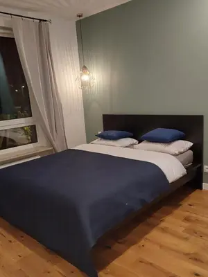 Łóżko lub łóżka w pokoju w obiekcie M2 Bemowo apartament