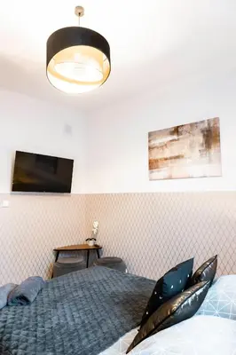 Łóżko lub łóżka w pokoju w obiekcie ClickTheFlat Royal Route Warecka Apart Rooms