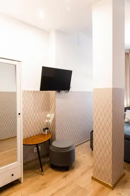 Telewizja i/lub zestaw kina domowego w obiekcie ClickTheFlat Royal Route Warecka Apart Rooms