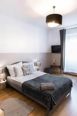 Łóżko lub łóżka w pokoju w obiekcie ClickTheFlat Royal Route Warecka Apart Rooms