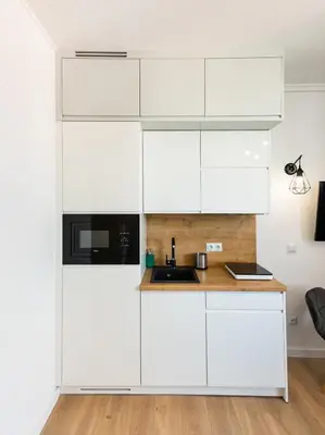 Kuchnia lub aneks kuchenny w obiekcie City Centre High Floor View Apartments by BookingHost