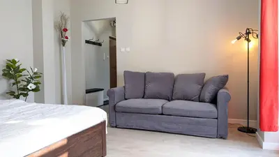 Część wypoczynkowa w obiekcie Ursus Pleasant Apartment by BookingHost