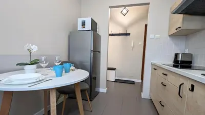Kuchnia lub aneks kuchenny w obiekcie Ursus Pleasant Apartment by BookingHost