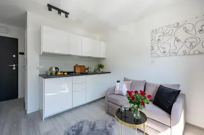 Plan piętra w obiekcie Batorego 220 - 450m stacja metra Pola Mokotowskie, 800m Biblioteka Narodowa - 20m piękny park Pola Mokotowskie - 800m do SGH - Wifi - Smart TV - Good Apartments