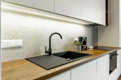 Kuchnia lub aneks kuchenny w obiekcie STACJA WOLA Apartment - Mini Ogródek & Hamak, Smart TV i WI-FI, Gumińska 1, 29m2