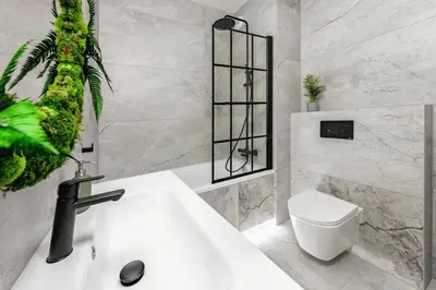 Łazienka w obiekcie STACJA WOLA Apartment - Mini Ogródek & Hamak, Smart TV i WI-FI, Gumińska 1, 29m2
