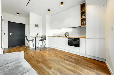 Kuchnia lub aneks kuchenny w obiekcie STACJA WOLA Apartment - Mini Ogródek & Hamak, Smart TV i WI-FI, Gumińska 1, 29m2