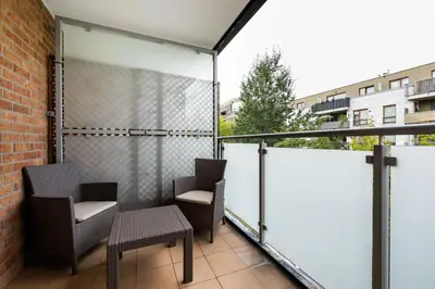 Balkon lub taras w obiekcie Prestige Verdant Apartment by BookingHost