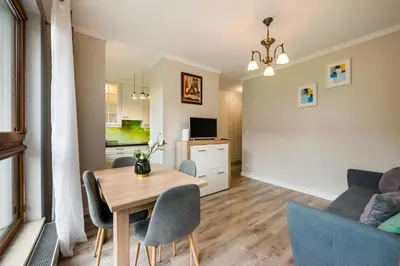 Telewizja i/lub zestaw kina domowego w obiekcie Prestige Verdant Apartment by BookingHost