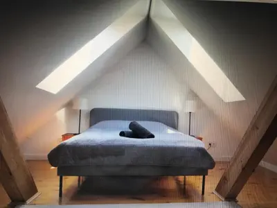 Łóżko lub łóżka w pokoju w obiekcie Marymont Metro Apartment