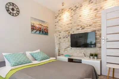 Telewizja i/lub zestaw kina domowego w obiekcie Close to Chopin airport, Moduo Cybernetyki, free parking by Cosmo Spirit