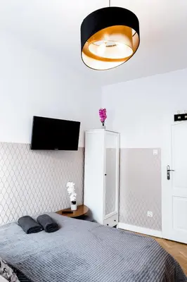 Łóżko lub łóżka w pokoju w obiekcie ClickTheFlat Krucza City Center Apart Rooms