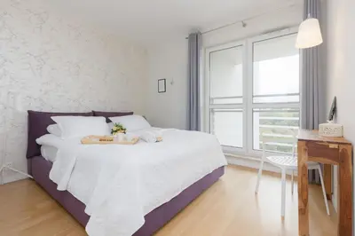 Łóżko lub łóżka w pokoju w obiekcie Quiet Apartment Park Edwarda Szymańskiego by Noclegi Renters