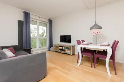 Telewizja i/lub zestaw kina domowego w obiekcie Quiet Apartment Park Edwarda Szymańskiego by Noclegi Renters
