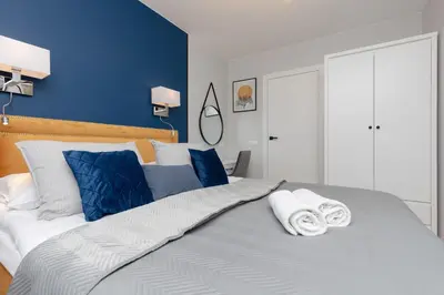 Łóżko lub łóżka w pokoju w obiekcie Warneńska Apartment by Noclegi Renters