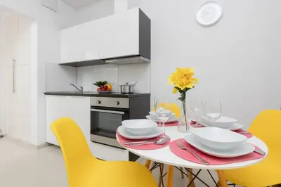 Kuchnia lub aneks kuchenny w obiekcie Warsaw Wola Apartment near Nocny Market by Noclegi Renters