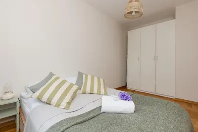 Łóżko lub łóżka w pokoju w obiekcie Warsaw Bobrowiecka Apartment by Noclegi Renters