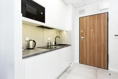 Kuchnia lub aneks kuchenny w obiekcie Warsaw Prymasa Tysiąclecia Business Centre by Noclegi Renters