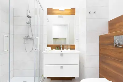 Łazienka w obiekcie Warsaw Prymasa Tysiąclecia Business Centre by Noclegi Renters