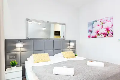 Łóżko lub łóżka w pokoju w obiekcie Warsaw Prymasa Tysiąclecia Business Centre by Noclegi Renters
