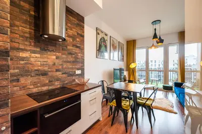 Część wypoczynkowa w obiekcie Navy Blue Apartment by BookingHost