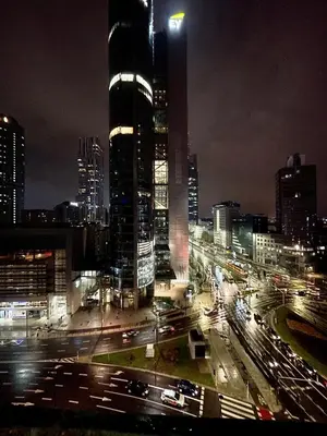 Widok na miasto Warszawa z tego apartamentu