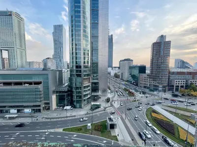 Widok na miasto Warszawa z tego apartamentu