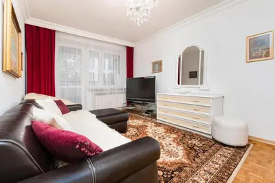 Telewizja i/lub zestaw kina domowego w obiekcie Chmielna 104 by Homeprime